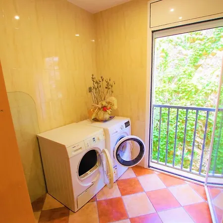 Villa V&v Lloret-villa Julia- Gran Casa Para 12 Personas Con Increibles Vistas Al Mar Y Lloret Con Piscina Privada
